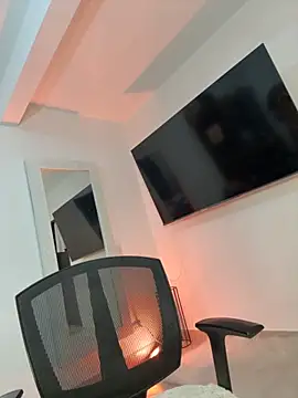 kem hott online show from October 10, 4:55 am