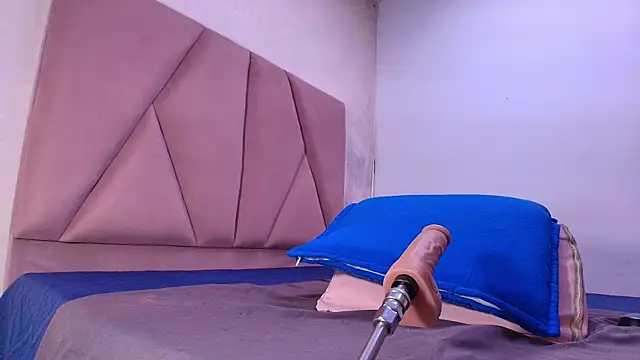 lay navas online show from September 12, 7:14 pm