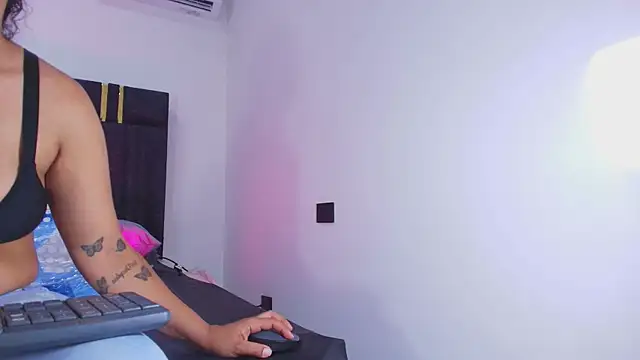 lay navas online show from December 2, 7:20 pm