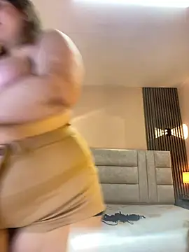 EYMI TOMSOM online show from March 7, 11:40 am