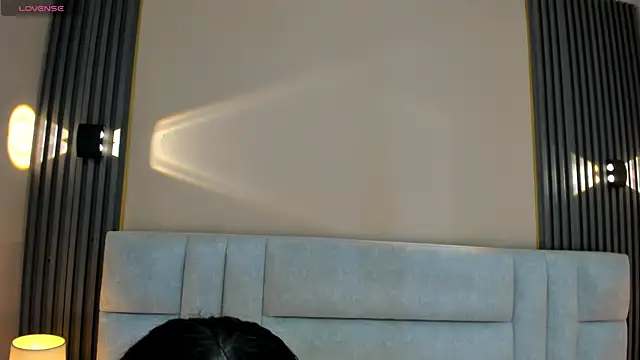 EYMI TOMSOM online show from March 22, 3:52 am