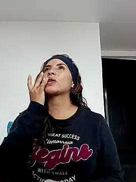 Snapshot of karolkim022 chatting on October 8, 6:38 pm karolkim022 online show from October 8, 6:38 pm