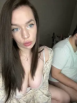 Snapshot of HellMoor chatting on February 6, 4:10 am HellMoor online show from February 6, 4:10 am