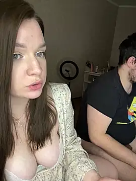 Snapshot of HellMoor chatting on February 27, 7:23 am HellMoor online show from February 27, 7:23 am