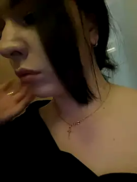 Snapshot of HellMoor chatting on October 11, 5:33 pm HellMoor online show from October 11, 5:33 pm