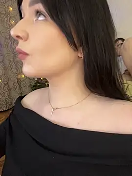 Snapshot of HellMoor chatting on December 13, 8:36 pm HellMoor online show from December 13, 8:36 pm