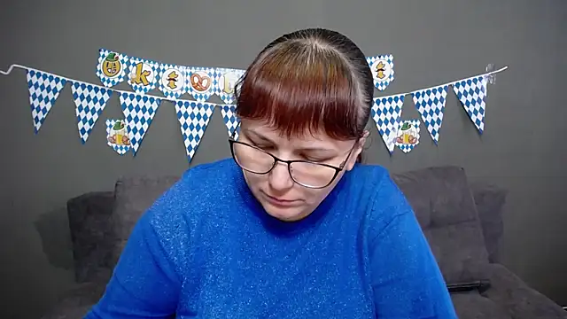 Snapshot of AliceInksSweetty chatting on September 28, 6:19 am AliceInksSweetty online show from September 28, 6:19 am