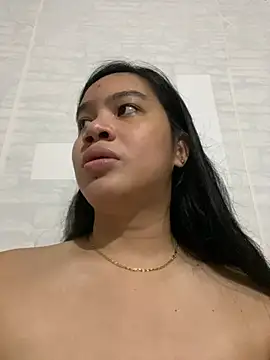 Hebefemme online show from March 5, 1:06 pm