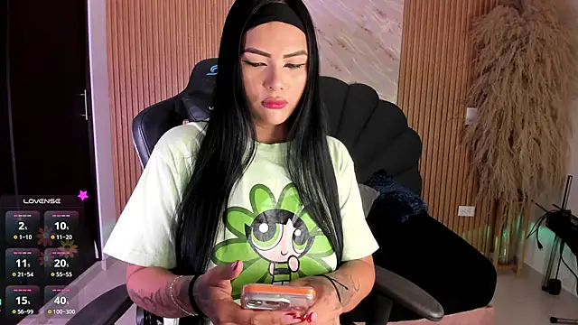 Snapshot of karol_green_ chatting on September 21, 1:51 am karol green online show from September 21, 1:51 am