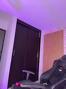 Snapshot of karol_green_ chatting on October 30, 2:24 am karol green online show from October 30, 2:24 am