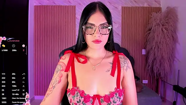 Snapshot of karol_green_ chatting on December 1, 2:33 pm karol green online show from December 1, 2:33 pm