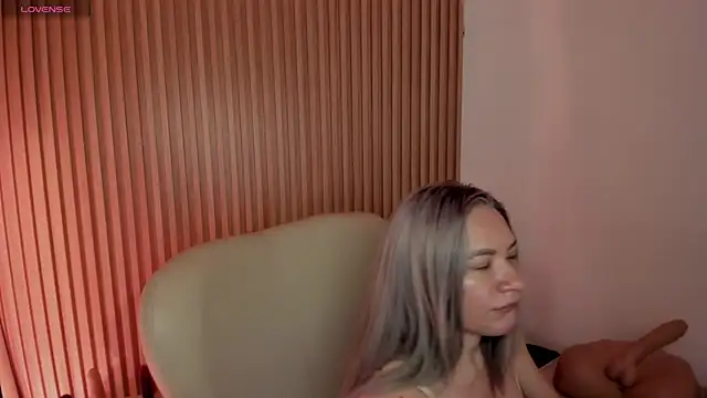 MarianL0ve online show from March 1, 10:55 am