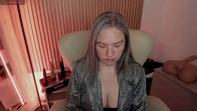 MarianL0ve online show from March 2, 10:45 am