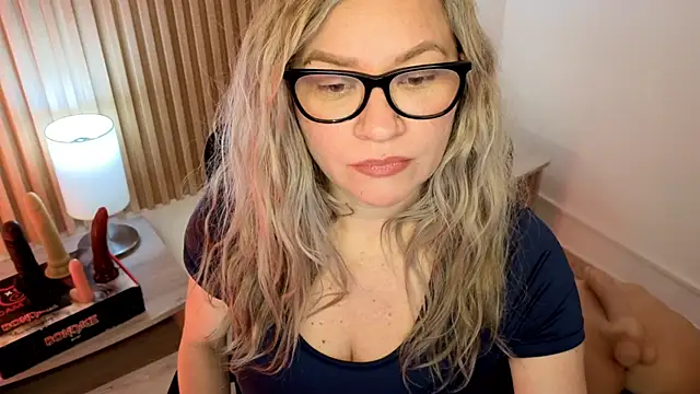 MarianL0ve online show from November 21, 10:47 am