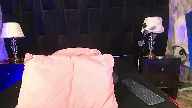 Snapshot of shelsyloreds chatting on February 17, 11:55 am shelsyloreds online show from February 17, 11:55 am