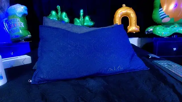 Snapshot of shelsyloreds chatting on March 14, 3:36 pm shelsyloreds online show from March 14, 3:36 pm