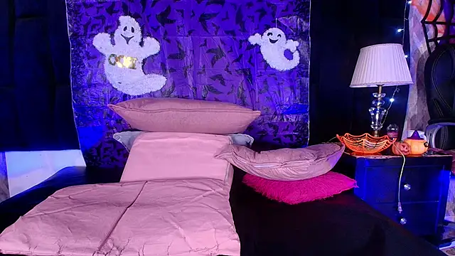 Snapshot of shelsyloreds chatting on October 18, 11:55 am shelsyloreds online show from October 18, 11:55 am