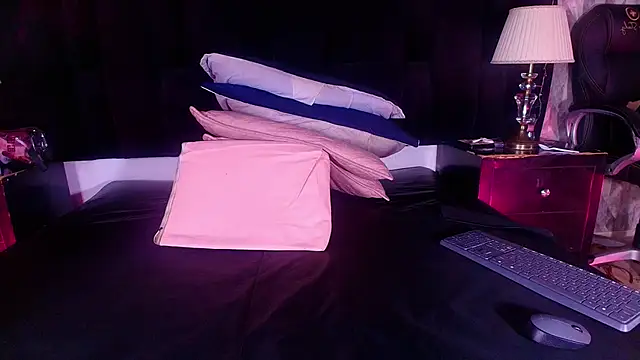 Snapshot of shelsyloreds chatting on November 6, 11:55 am shelsyloreds online show from November 6, 11:55 am