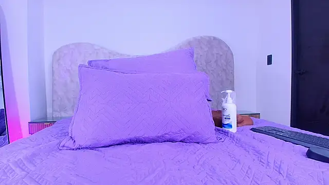 Snapshot of shelsyloreds chatting on November 17, 12:33 pm shelsyloreds online show from November 17, 12:33 pm