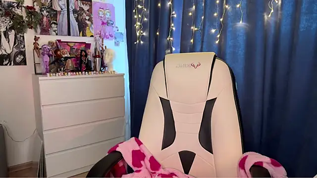 boobsybootie online show from January 8, 9:00 am