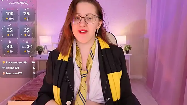 Snapshot of Charmy_Gracy chatting on December 16, 2:38 pm Charmy Gracy online show from December 16, 2:38 pm