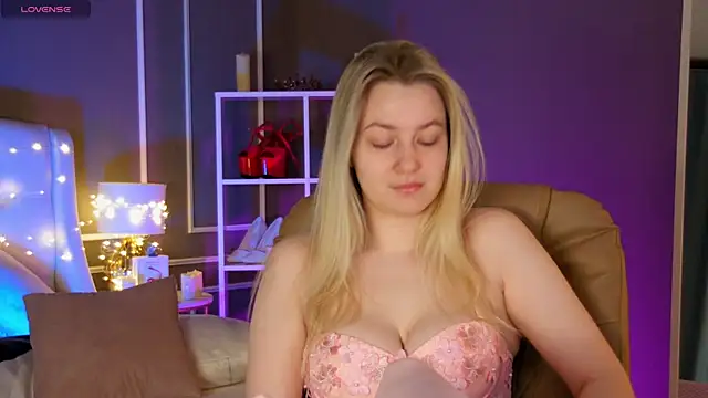 Snapshot of elinanortas chatting on February 25, 1:09 am elinanortas online show from February 25, 1:09 am