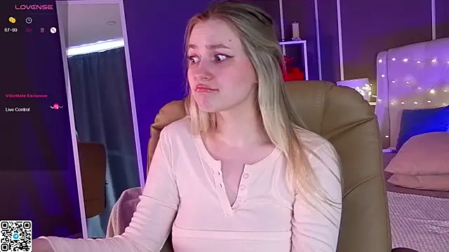 Snapshot of elinanortas chatting on March 12, 7:24 am elinanortas online show from March 12, 7:24 am