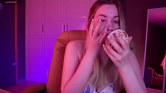 Snapshot of elinanortas chatting on September 12, 1:17 am elinanortas online show from September 12, 1:17 am