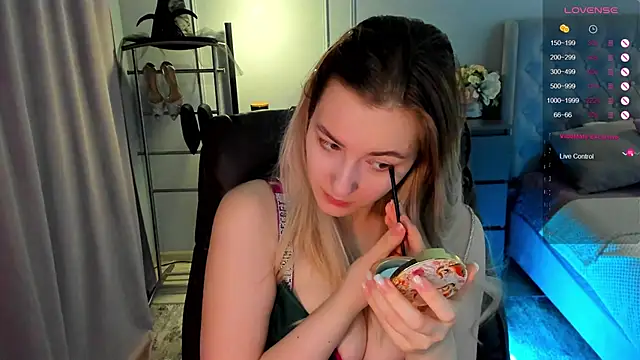 Snapshot of elinanortas chatting on October 4, 1:14 am elinanortas online show from October 4, 1:14 am