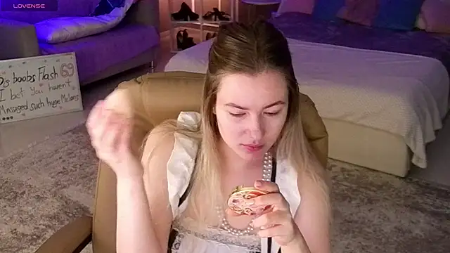 Snapshot of elinanortas chatting on October 18, 1:19 am elinanortas online show from October 18, 1:19 am