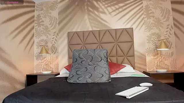 Snapshot of Scarleett_22 chatting on February 25, 7:47 pm Scarleett 22 online show from February 25, 7:47 pm