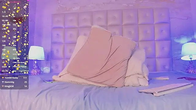 Snapshot of Scarleett_22 chatting on March 13, 11:05 pm Scarleett 22 online show from March 13, 11:05 pm