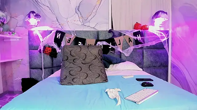 Snapshot of Scarleett_22 chatting on October 16, 7:59 pm Scarleett 22 online show from October 16, 7:59 pm