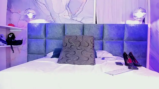 Snapshot of Scarleett_22 chatting on November 5, 12:05 pm Scarleett 22 online show from November 5, 12:05 pm