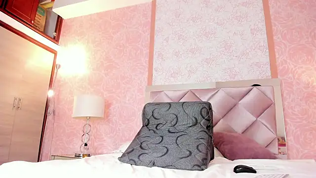 Snapshot of Scarleett_22 chatting on November 28, 8:22 pm Scarleett 22 online show from November 28, 8:22 pm