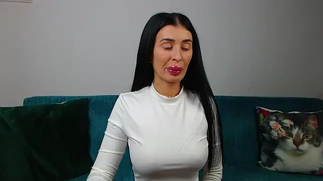 Snapshot of SaraDaisy chatting on October 4, 5:22 pm SaraDaisy online show from October 4, 5:22 pm