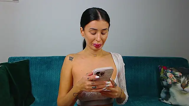 Snapshot of SaraDaisy chatting on October 11, 5:00 pm SaraDaisy online show from October 11, 5:00 pm