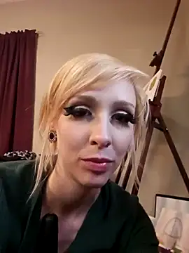 AmethystFoxx online show from February 3, 6:07 pm