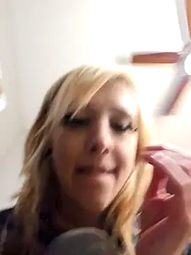 AmethystFoxx online show from March 4, 4:09 pm