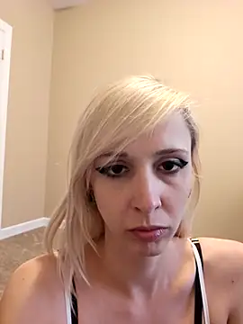 AmethystFoxx online show from October 21, 9:04 pm