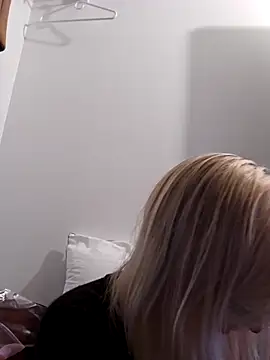 AmethystFoxx online show from November 3, 9:38 pm