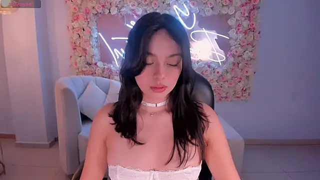 Snapshot of NaomiSainz chatting on February 18, 11:44 am NaomiSainz online show from February 18, 11:44 am