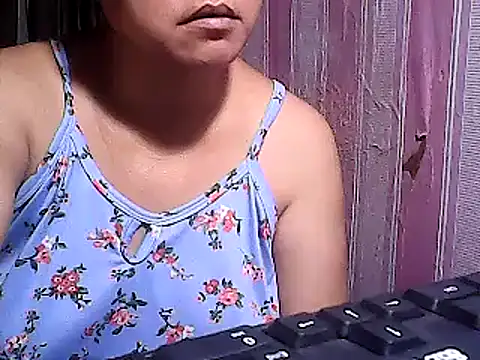 sweetsosie18 online show from March 14, 5:24 pm