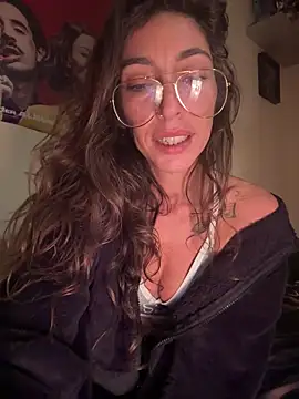 amanilouve online show from November 8, 6:18 pm