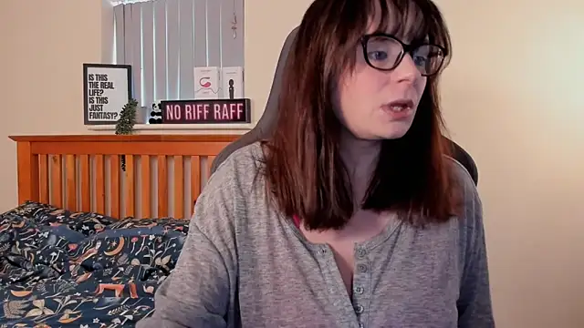 Snapshot of LucieWinters_UK chatting on January 13, 2:00 pm LucieWinters UK online show from January 13, 2:00 pm