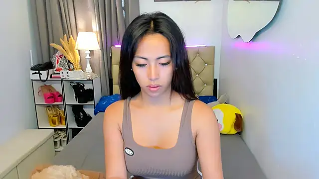 reighnempress online show from March 16, 1:38 am