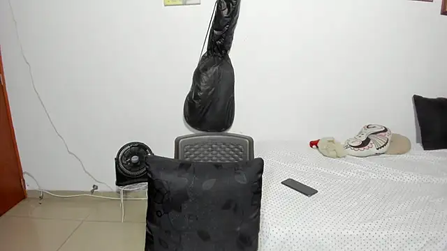 Snapshot of D-yanamilf chatting on September 14, 11:37 pm D-yanamilf online show from September 14, 11:37 pm