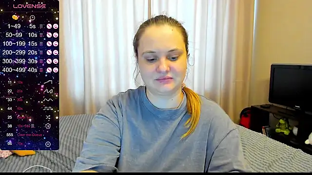 Snapshot of AlanaBrox chatting on February 16, 9:15 am AlanaBrox online show from February 16, 9:15 am