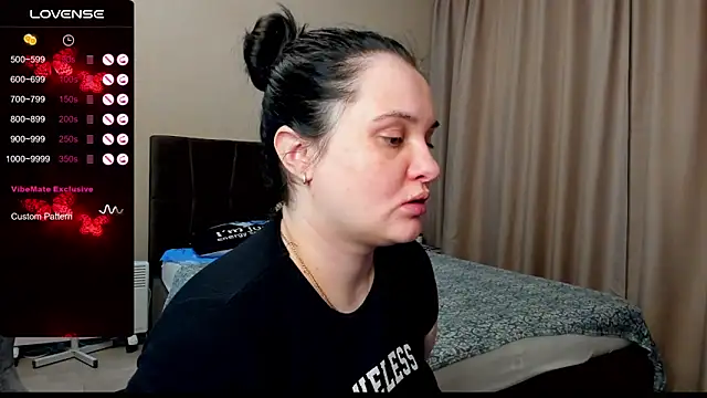 Snapshot of AlanaBrox chatting on October 15, 12:22 am AlanaBrox online show from October 15, 12:22 am