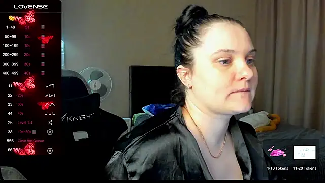 Snapshot of AlanaBrox chatting on November 5, 12:10 am AlanaBrox online show from November 5, 12:10 am